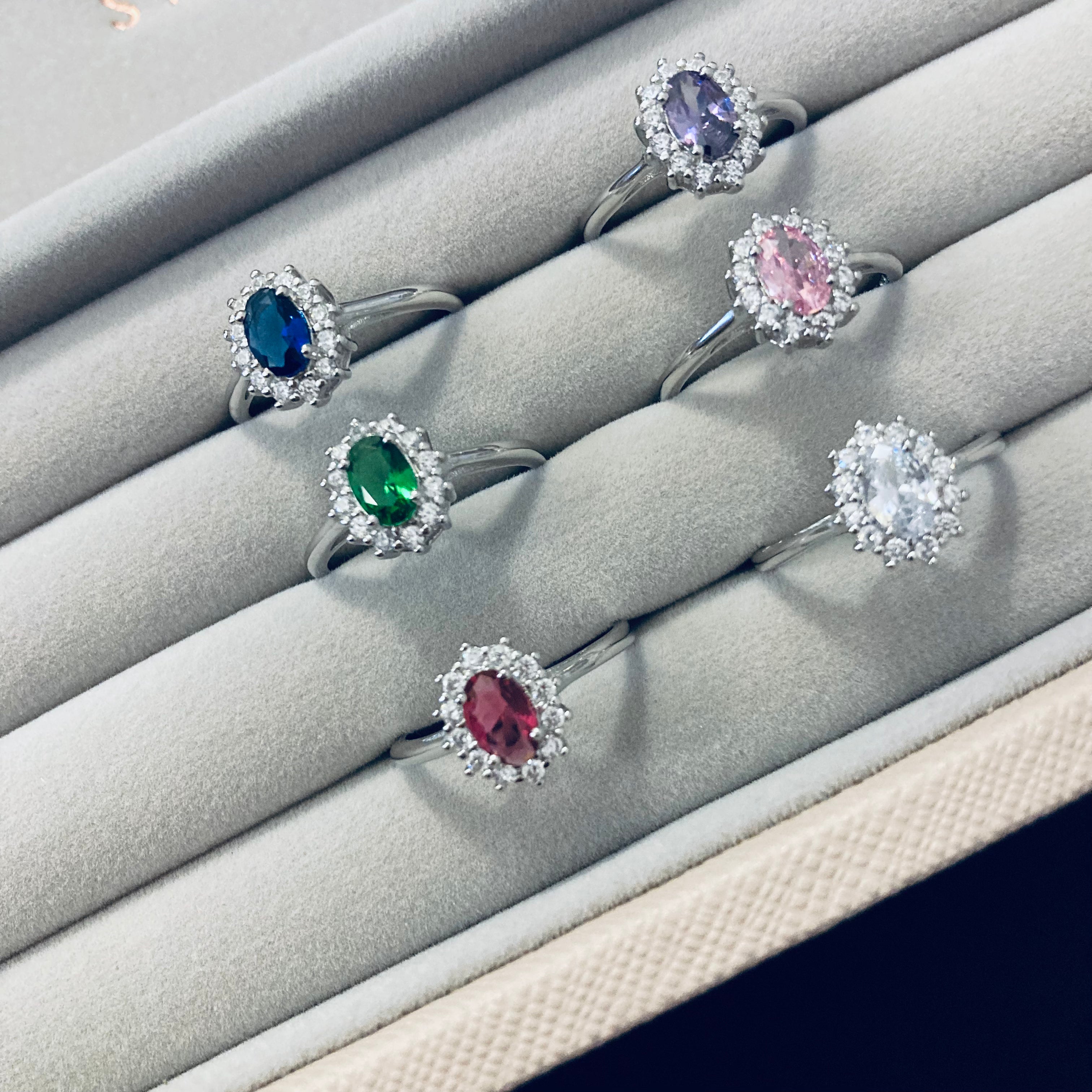 anello mini kate in argento 925. volori pietra: risso, blu, verde, bianco, rosa e glicine. RabiosaJewels